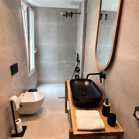 Aristotle Apartamento *