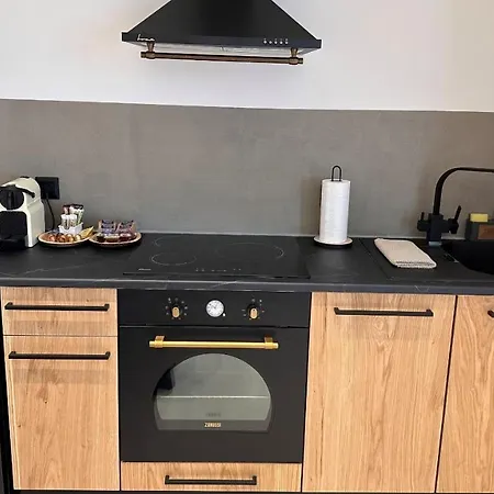 Aristotle Lejlighed Adamantas