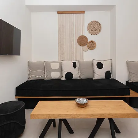 Aristotle Apartamento *