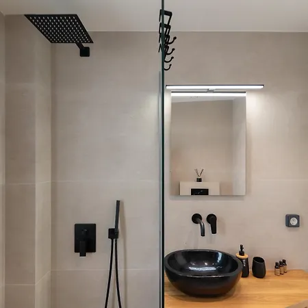 Aristotle Apartamento *